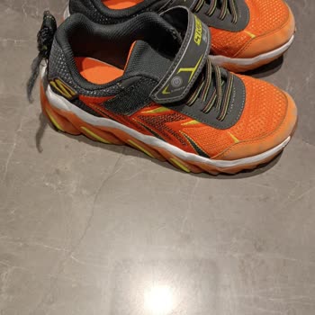 Skechers Ayakkabılarında Işık Problemi Ve Müşteri Hizmetleri Sorunu