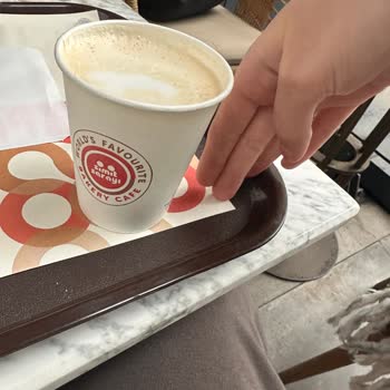 Simit Sarayı'nda Hayal Kırıklığı: Yanıltıcı Sunum Ve Yetersiz Hizmet