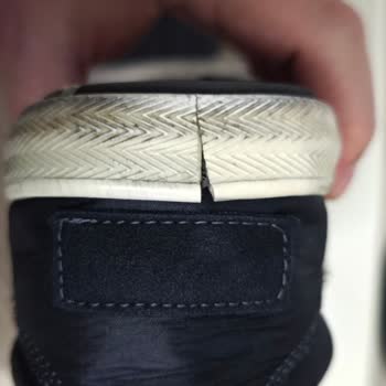 Dayanıklılığı Azalan Ayakkabılar: Docker'dan Açıklama Bekliyorum