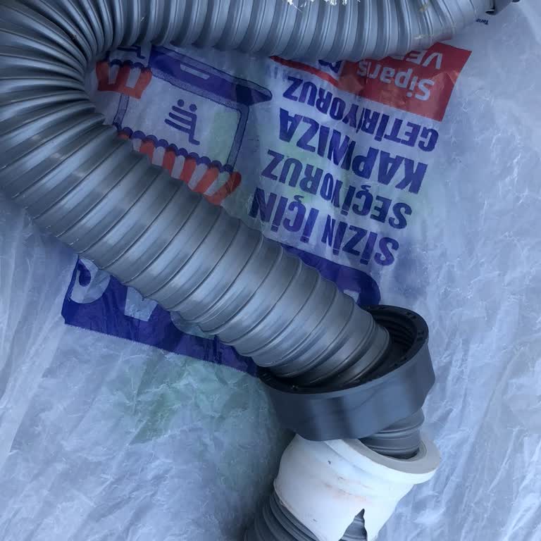 Fleko'dan Alınan Evyenin Gider Borusu Ve Yetersiz Servis Hizmeti