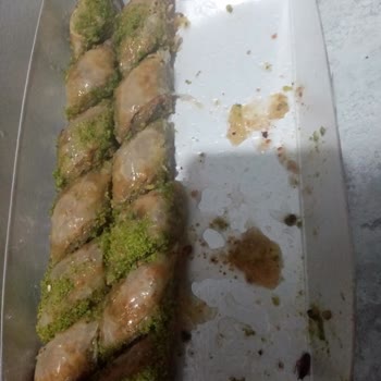 Baklavadan Çıkan Hamam Böceği Ve Kötü Müşteri Hizmeti