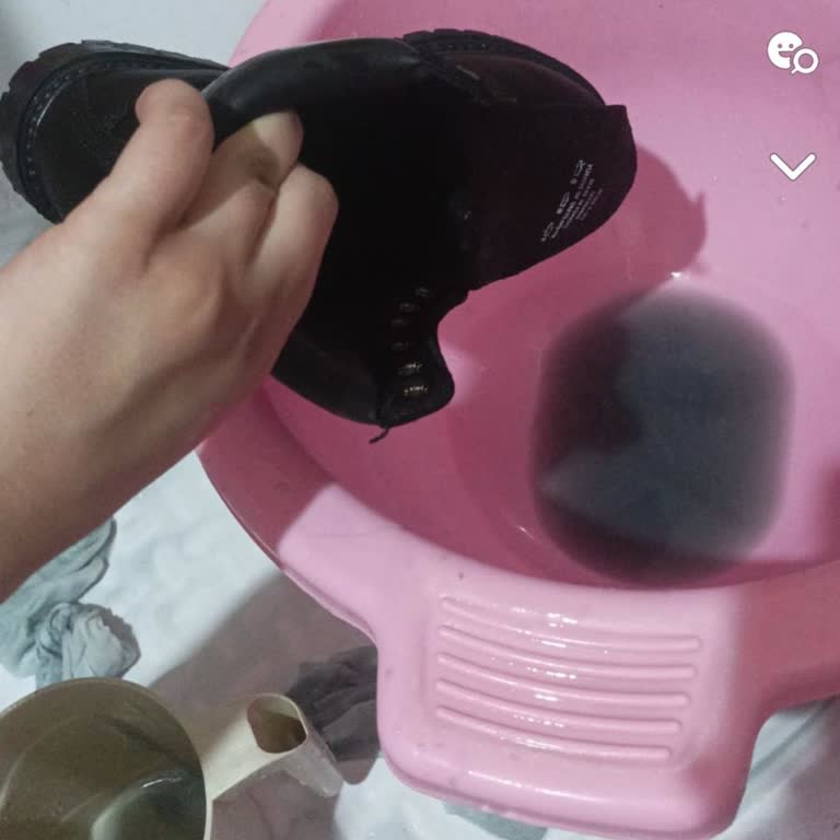 Siyah Botlardan Çorap Boyası Sorunu