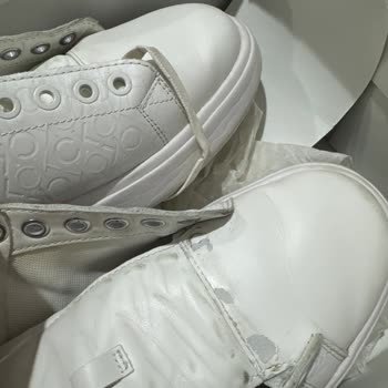 Calvin Klein Ayakkabıda Hayal Kırıklığı: Deri Soyulması Ve Müşteri Hizmetleri Sorunu