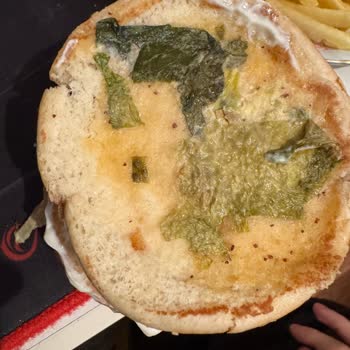 Burger King'te Bayat Ekmek Ve Çürük Marul Şoku
