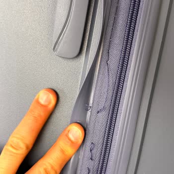 Hepsiburada'da Müşteri Mağduriyeti: Kırılmaz Valiz İlk Kullanımda Açıldı!