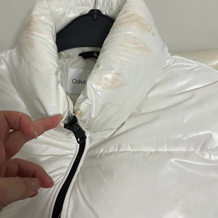 Calvin Klein Montta Anlaşılmaz Lekeler Ve Mağaza İlgisizliği