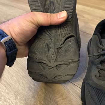 Skechers Ayakkabılarımın Tabanı Parçalandı: Değişim Reddedildi!