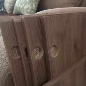 Kırık Mobilyalar Ve İlgisiz Müşteri Hizmetleri Hayal Kırıklığı Yarattı