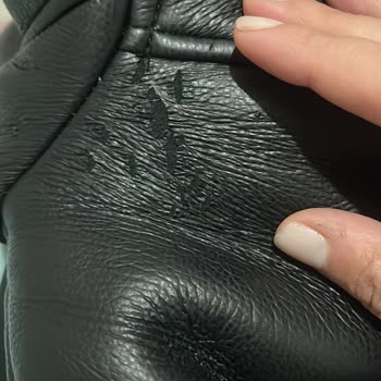 Bershka Jacket’s Leather Peeled Off After One Week of Wear