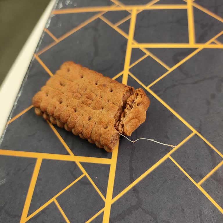 Bisküvinin İçinden Çıkan Tehlikeli Cisim