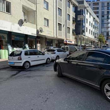 Ümraniye'de Uygunsuz Park Sorunu Ve Trafik Engeli