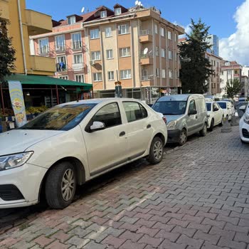 Ümraniye'de Uygunsuz Park Sorunu Ve Trafik Engeli