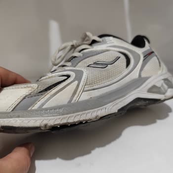 Dayanıksız Ayakkabılar Ve İlgisiz Müşteri Hizmeti