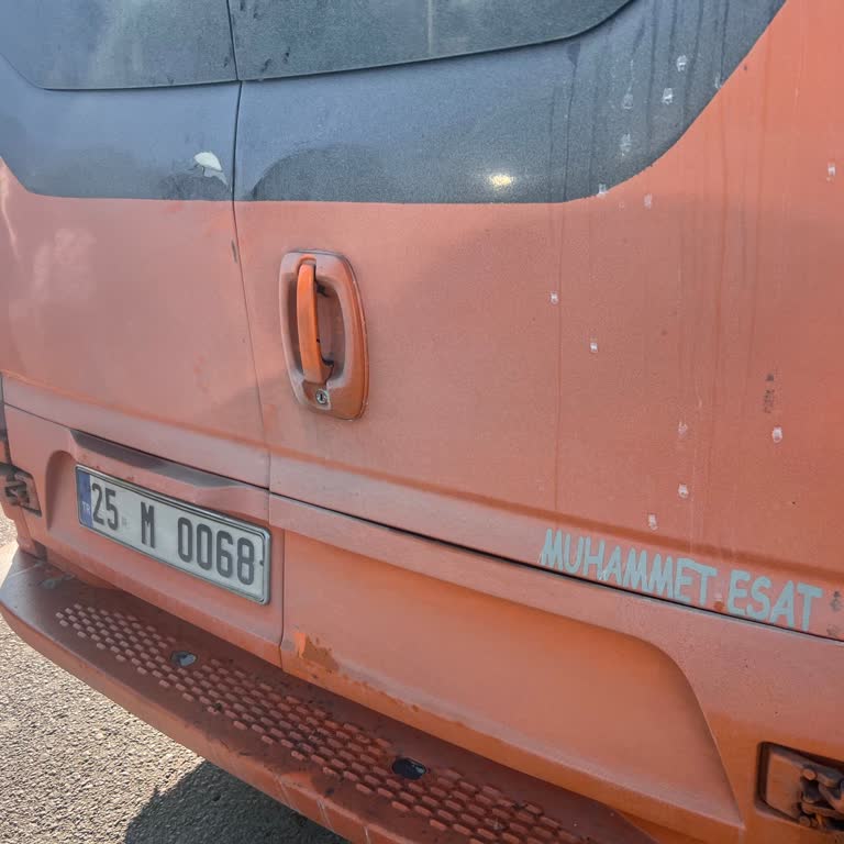 Saygısız Ve Tehlikeli Minibüs Şoförü Yolcuları Tehlikeye Atıyor