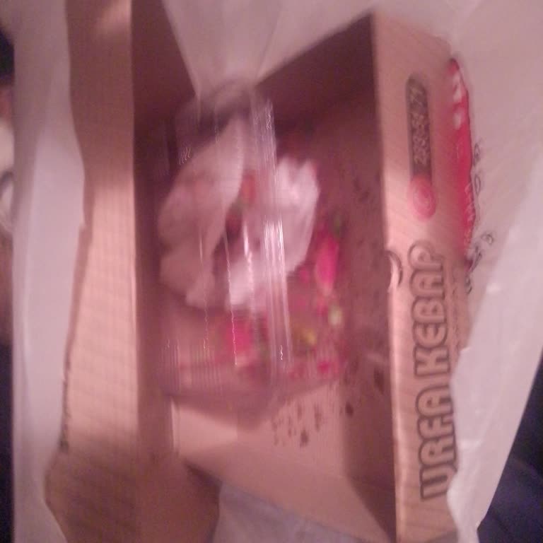 Urfa Kebap (Eskişehir) Lahmacundan Çıkan Kemik Eşimin Dişini Kırdı