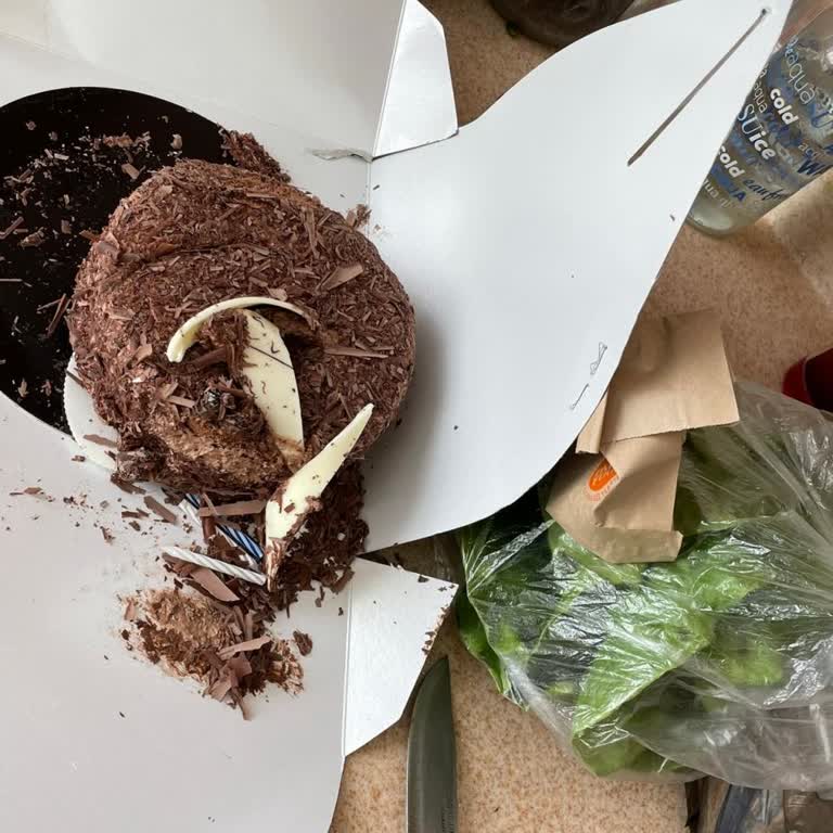 Yemeksepeti'nden Paramparça Pasta Ve İade Sorunu