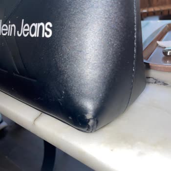 Calvin Klein Çantada Beklenmedik Deformasyon