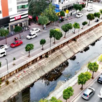 Balkon Manzarası: Çöp Kokusu Ve Çevre Kirliliği