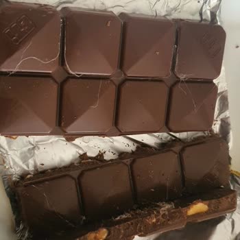 Son Kullanma Tarihi Geçmemiş Çikolatada Örümcek Ağı Şoku