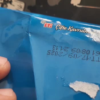 Son Kullanma Tarihi Geçmemiş Çikolatada Örümcek Ağı Şoku