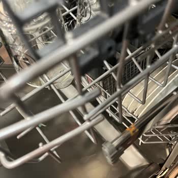 Arçelik Dishwasher Rusted Inside and Failed to Wash or Dry Dishes Properly