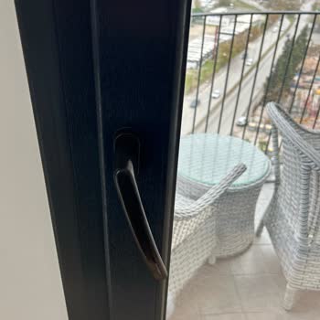 Modda Bulvar Sitesi'nde Pencere Ve Kapı Sorunları