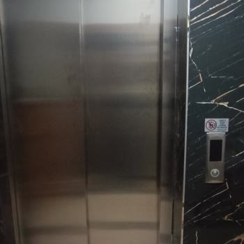 Sürekli Arızalanan Asansör Ve İlgisizlik