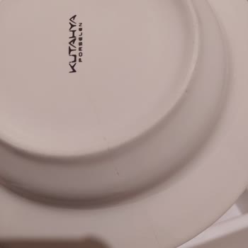 Kırık Gelen Yemek Takımı Ve İlgisizlik