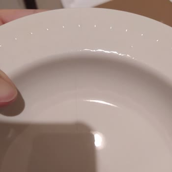 Kırık Gelen Yemek Takımı Ve İlgisizlik
