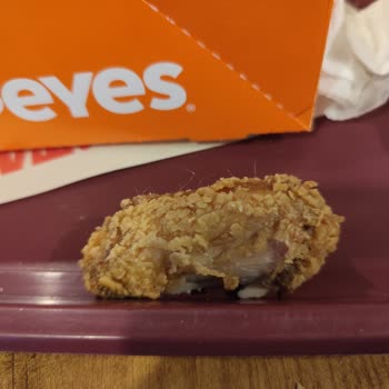 Popeyes'ta Hijyen Sorunu: Tavuk Kılı Şoku