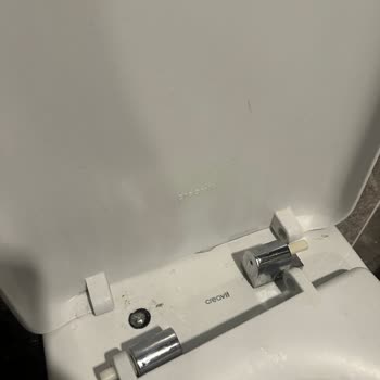 Klozet Kapağı Sorunu Ve İletişim Eksikliği