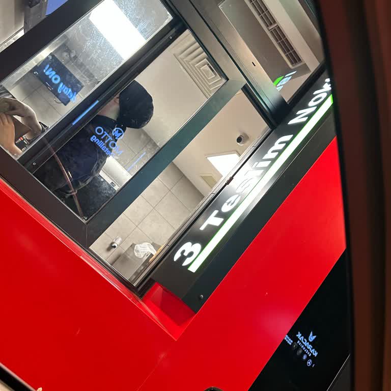 McDonald's Afyon'da Arabaya Servis İçin Uzun Bekleme Süresi