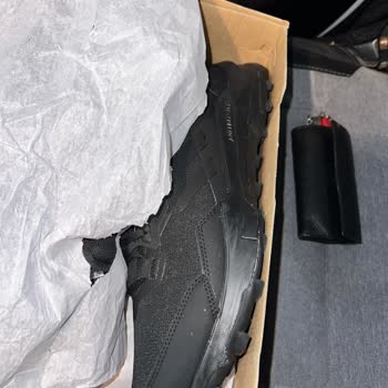 Tozlu Ve Kullanılmış Ayakkabı Şoku