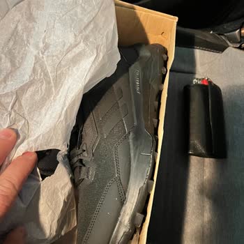 Tozlu Ve Kullanılmış Ayakkabı Şoku