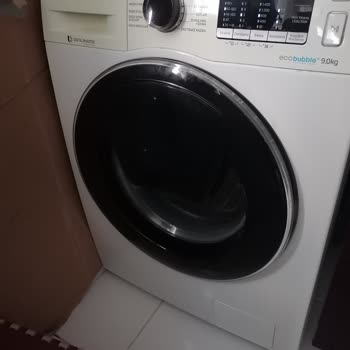 Samsung Eco Bubble Washing Machine Leaked Oil Repeatedly and Ruined My Clothes