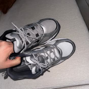 Yanlış Renk Ayakkabı Ve Yetersiz Müşteri Hizmetleri