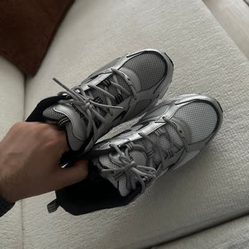 Yanlış Renk Ayakkabı Ve Yetersiz Müşteri Hizmetleri