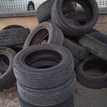 Apartman Garajında Hurda Lastik Sorunu