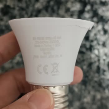 Philips Ampulünde Beklenmedik Çatlama Sorunu