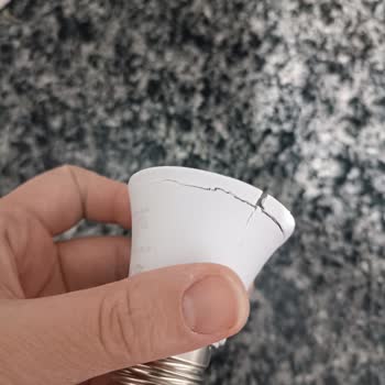 Philips Ampulünde Beklenmedik Çatlama Sorunu