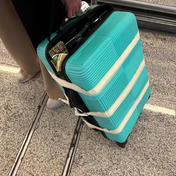 Sunexpress İle Seyahatte Bavul Kabusu: Parçalanan Bavul Ve Kaybolan Eşyalar