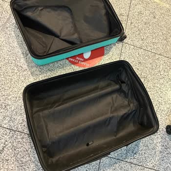 Sunexpress İle Seyahatte Bavul Kabusu: Parçalanan Bavul Ve Kaybolan Eşyalar