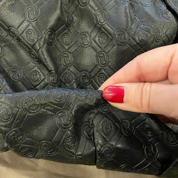 Vakko Çantamın Derisi Döküldü: Marka Değerine Yakışmayan Durum