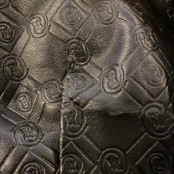 Vakko Çantamın Derisi Döküldü: Marka Değerine Yakışmayan Durum