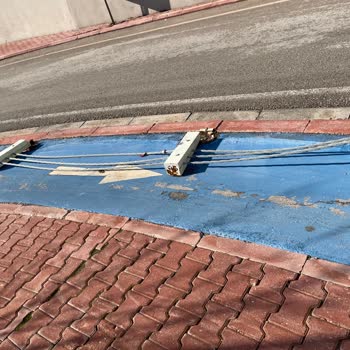 Konya Büyükşehir Belediyesi Bisiklet Yolundaki Bariyer Tehlikesi
