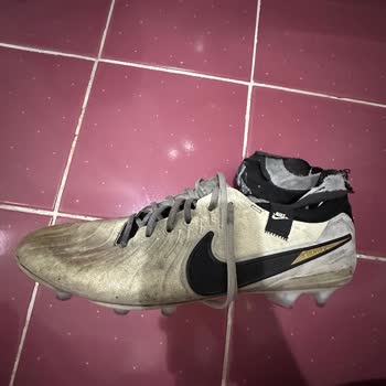 Profesyonel Futbol Kramponunun Kısa Sürede Arızalanması