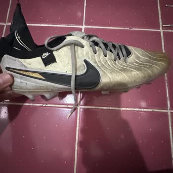 Profesyonel Futbol Kramponunun Kısa Sürede Arızalanması
