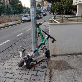 Otopark Çıkışında Martı Araçları Yüzünden Manevra Sorunu