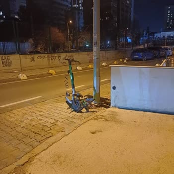 Otopark Çıkışında Martı Araçları Yüzünden Manevra Sorunu