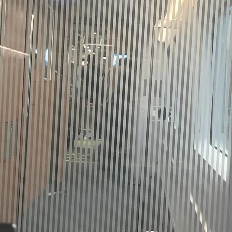 Tren Yolculuğunda İlgisiz Ve Kaba Büfe Personeli